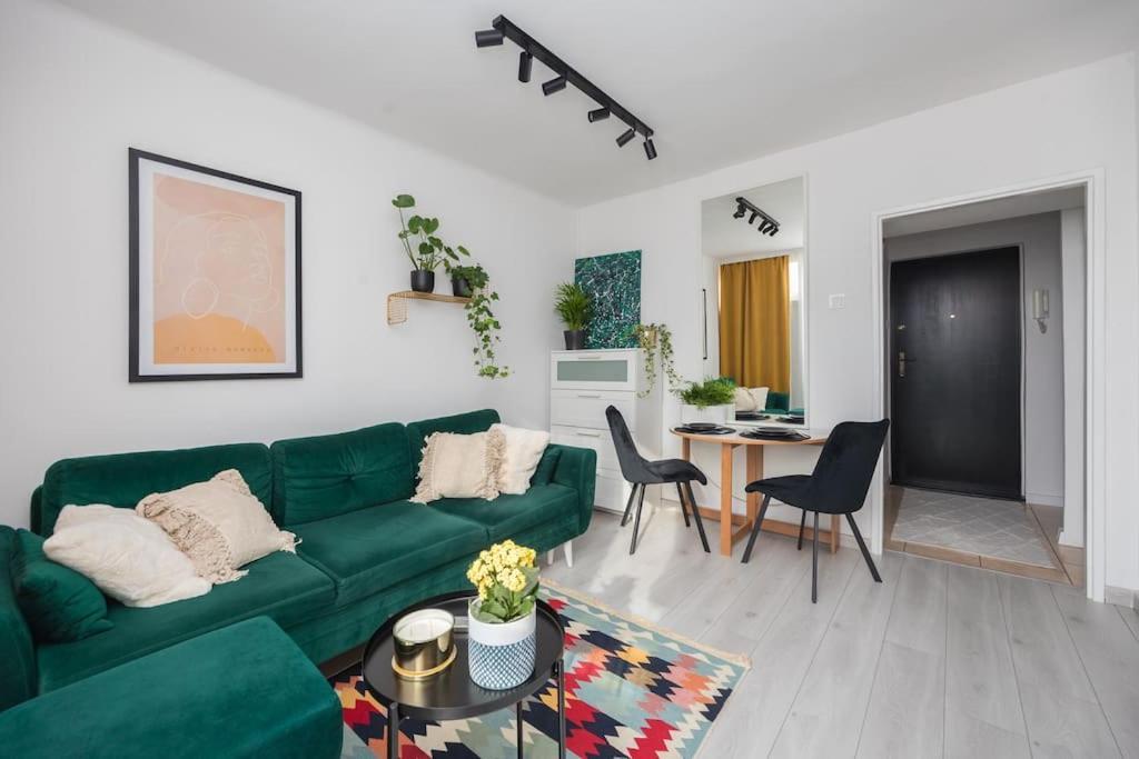 Specious City Center Studio With Park View Varşovia Exterior foto