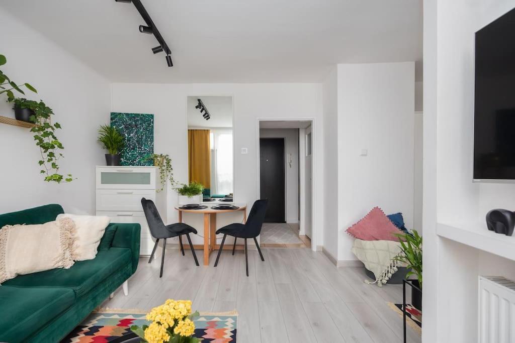 Specious City Center Studio With Park View Varşovia Exterior foto